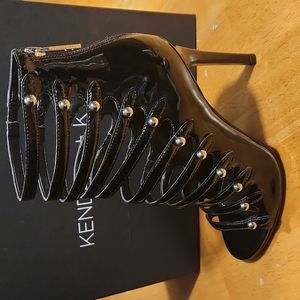 New KENDALL & KYLIE Giaa 3 Black Patent Heels sz 7.5